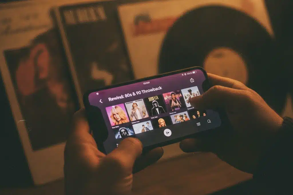Os melhores apps para ouvir músicas antigas e reviver sua nostalgia